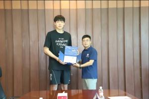 开云体育下载入口-体教融合再结硕果，十位球员高校深造！